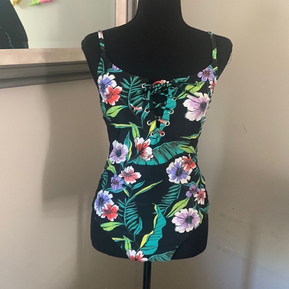 Old navy floral one piece bathing suit size M preloved ♥️